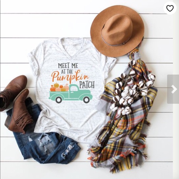 Boutique Tops - 🎃LAST 1🎃Meet Me At The Pumpkin Patch T-Shirt Tee